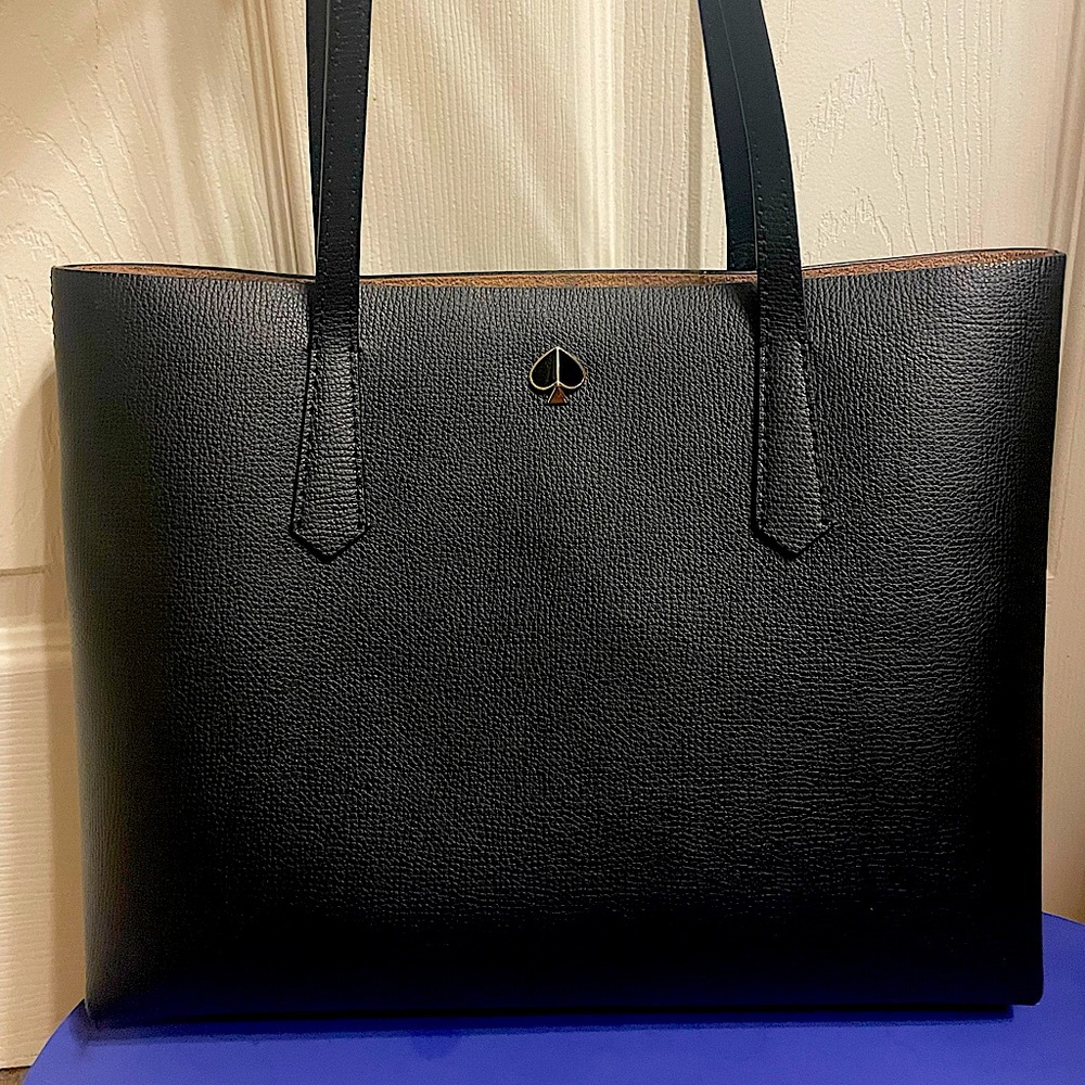 Used Kate spade tote. Comes with baby pink duster bag!